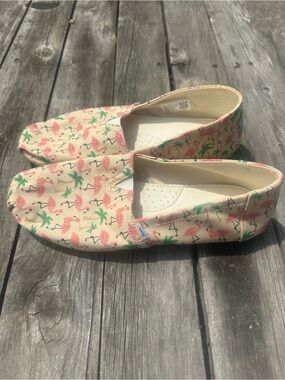TOMS Natural Flamingo Alpargata Slip-on Shoes Size 8.5